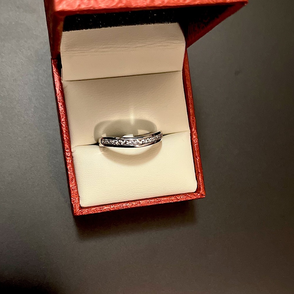 Curved Eternity Band Silver w/cz NWT